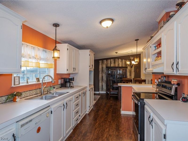 140 Luxor Lane, Amherst, OH 44001 Photo 5