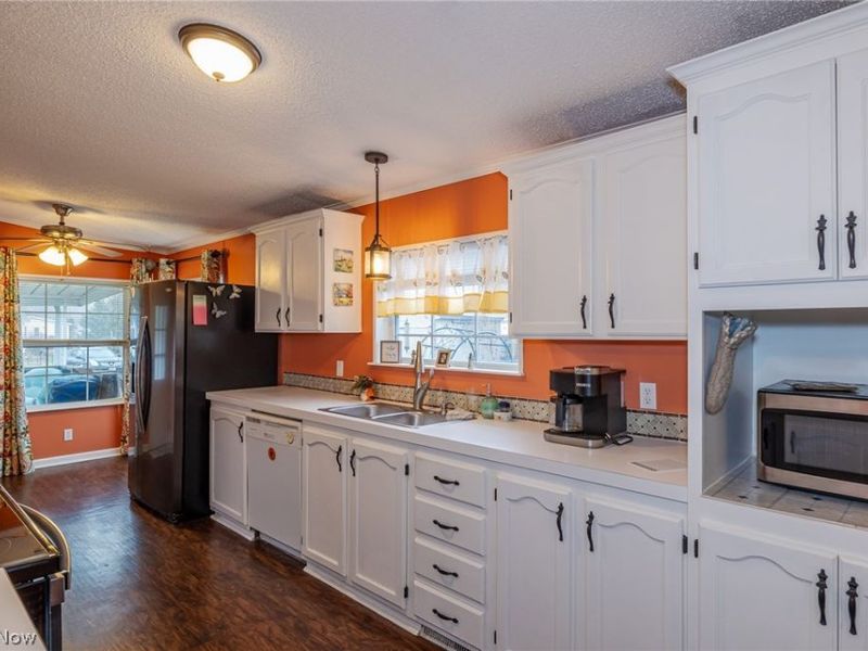 140 Luxor Lane, Amherst, OH 44001 Photo 6