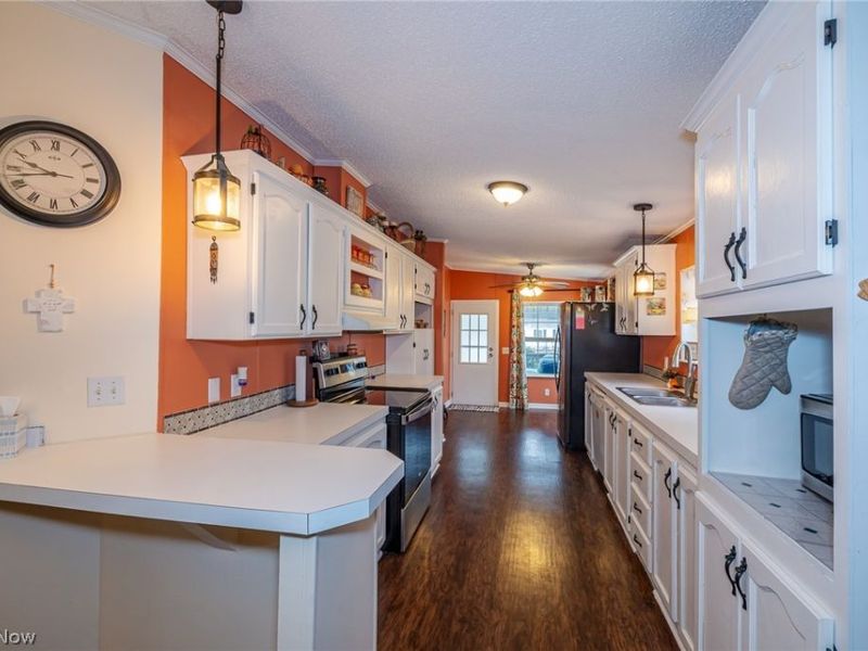 140 Luxor Lane, Amherst, OH 44001 Photo 7