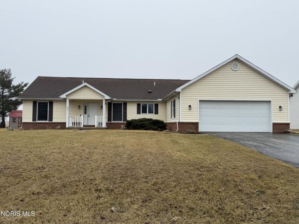 1469 Circle Drive, Millbury, OH 43447