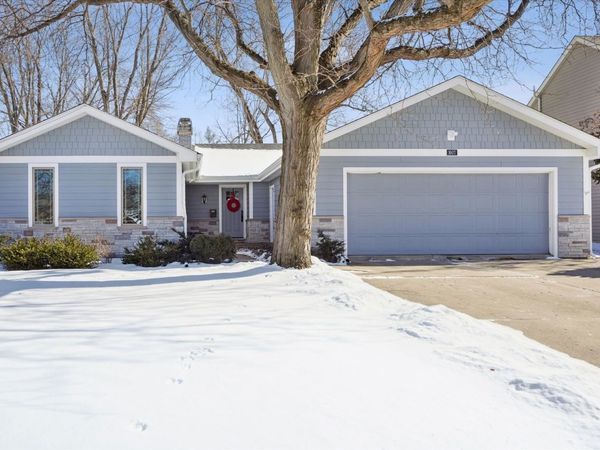 1607 Stoddard Avenue, Wheaton, IL 60187