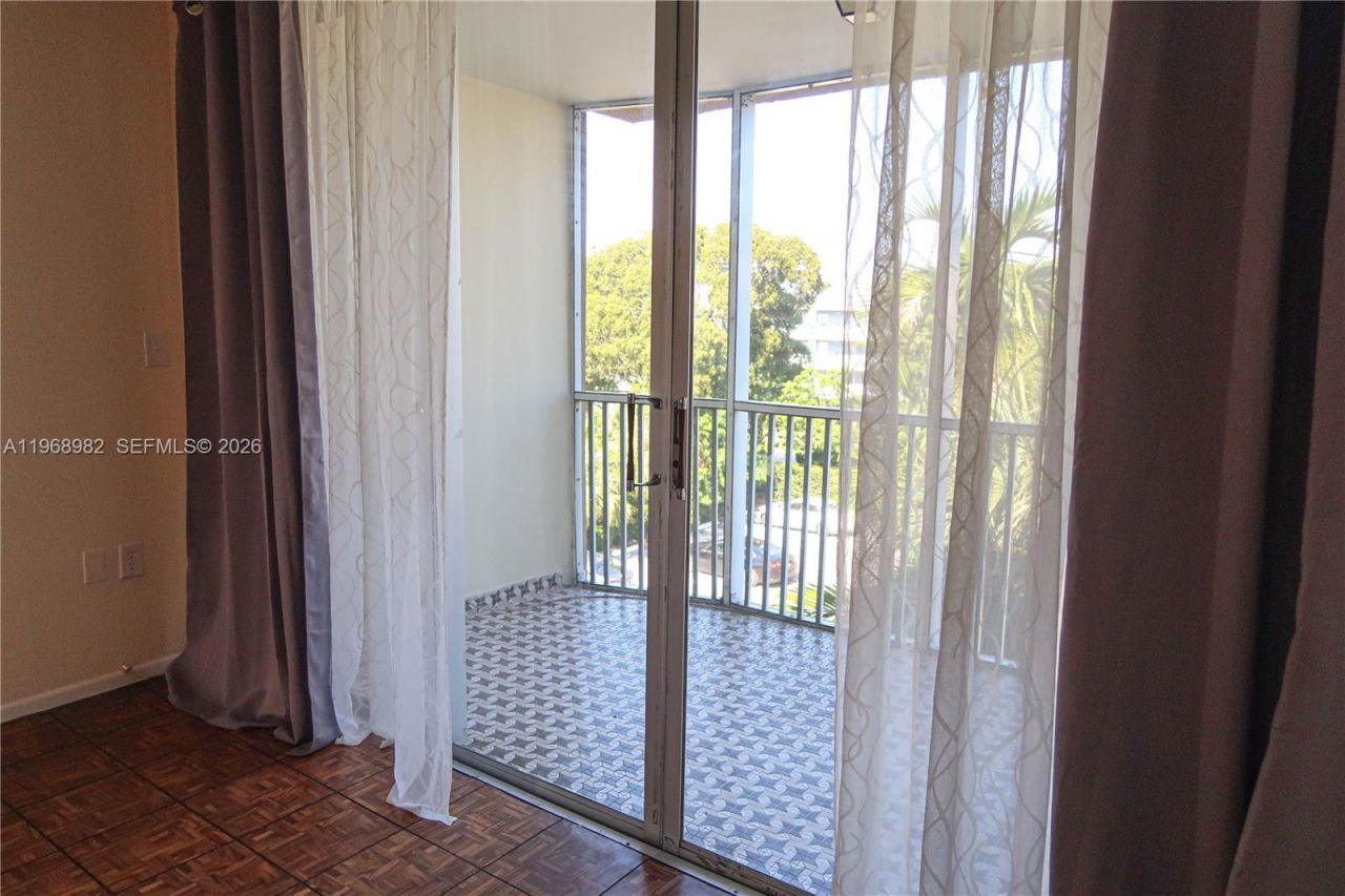 1690 NE 191st St, Unit 416-1, Miami, FL 33179 Photo