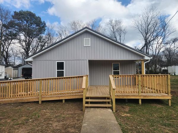 1223 Grove St., Paris, TN 38242