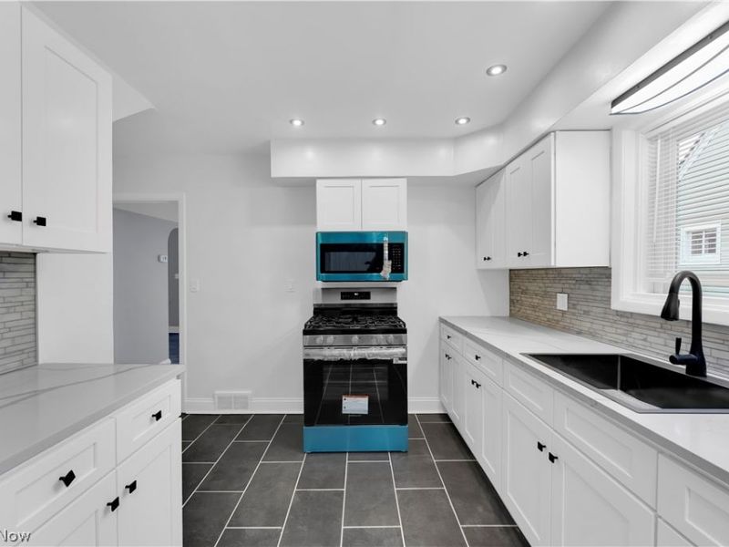 19151 Genesee Road, Euclid, OH 44117 Photo 12