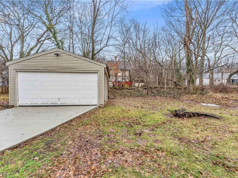 19151 Genesee Road, Euclid, OH 44117 Photo 4