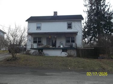 109 MAIN Street, Gypsy, WV 26361