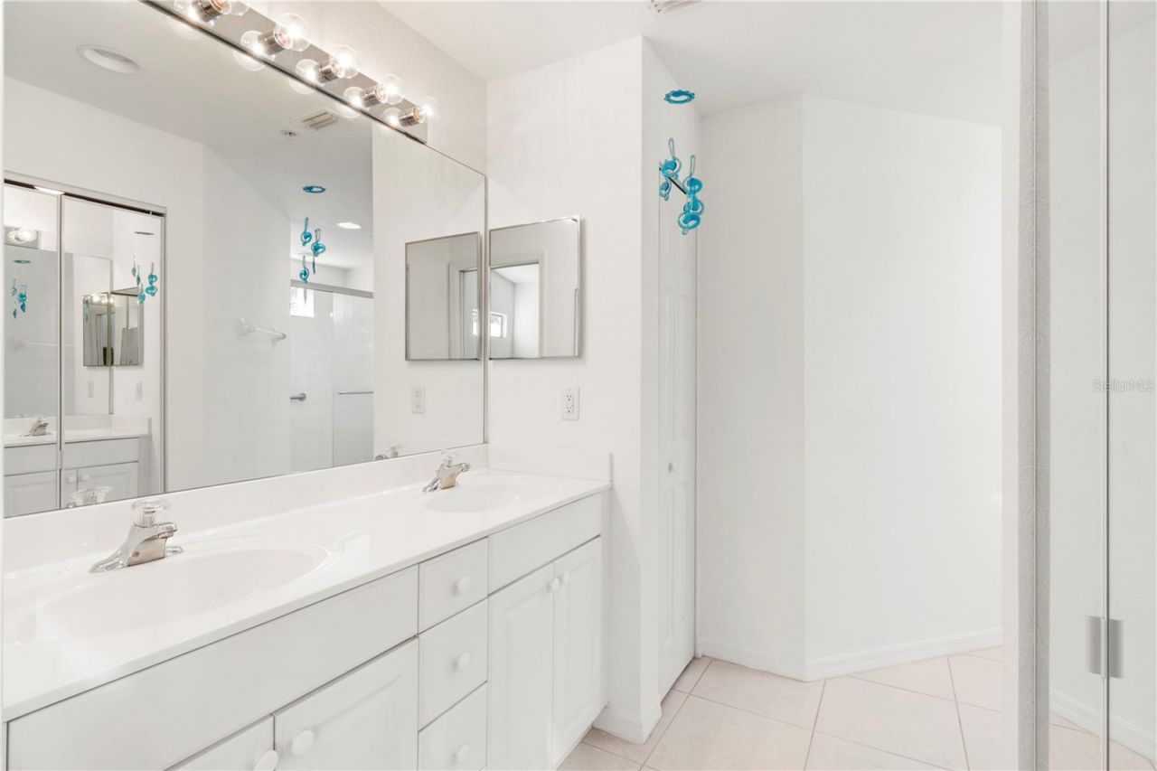 7069 Strand Circle, Unit 201, Bradenton, FL 34203 Photo