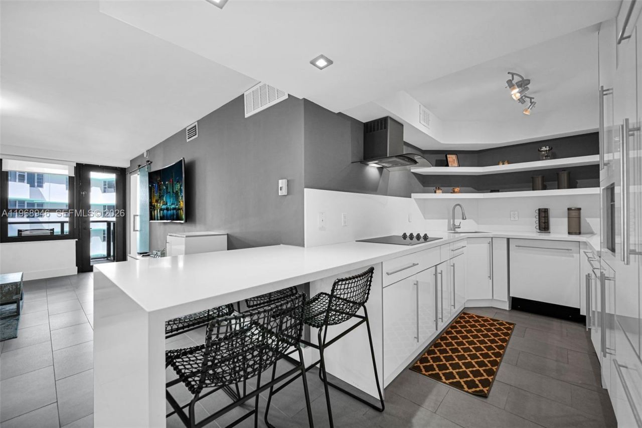 5225 Collins Ave, Unit 714, Miami Beach, FL 33140 Photo