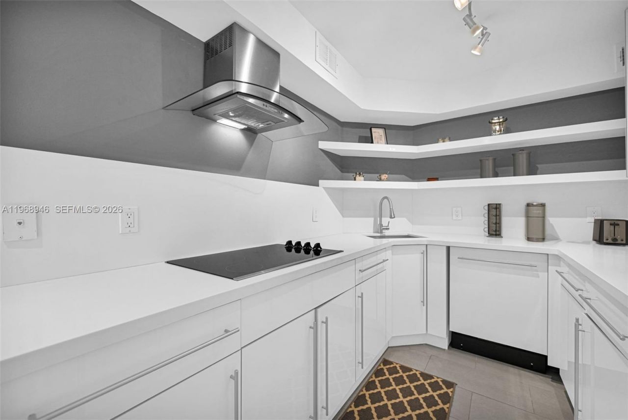 5225 Collins Ave, Unit 714, Miami Beach, FL 33140 Photo