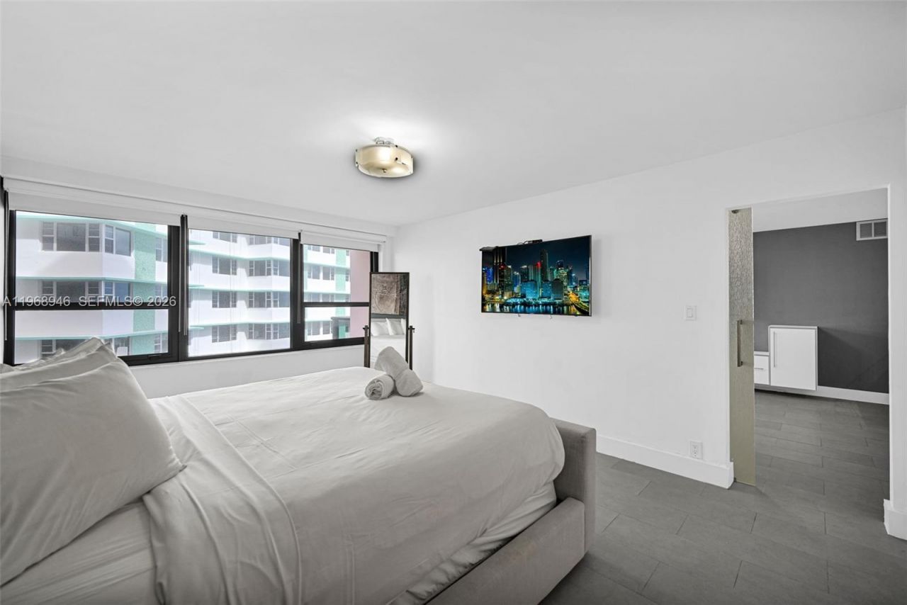 5225 Collins Ave, Unit 714, Miami Beach, FL 33140 Photo