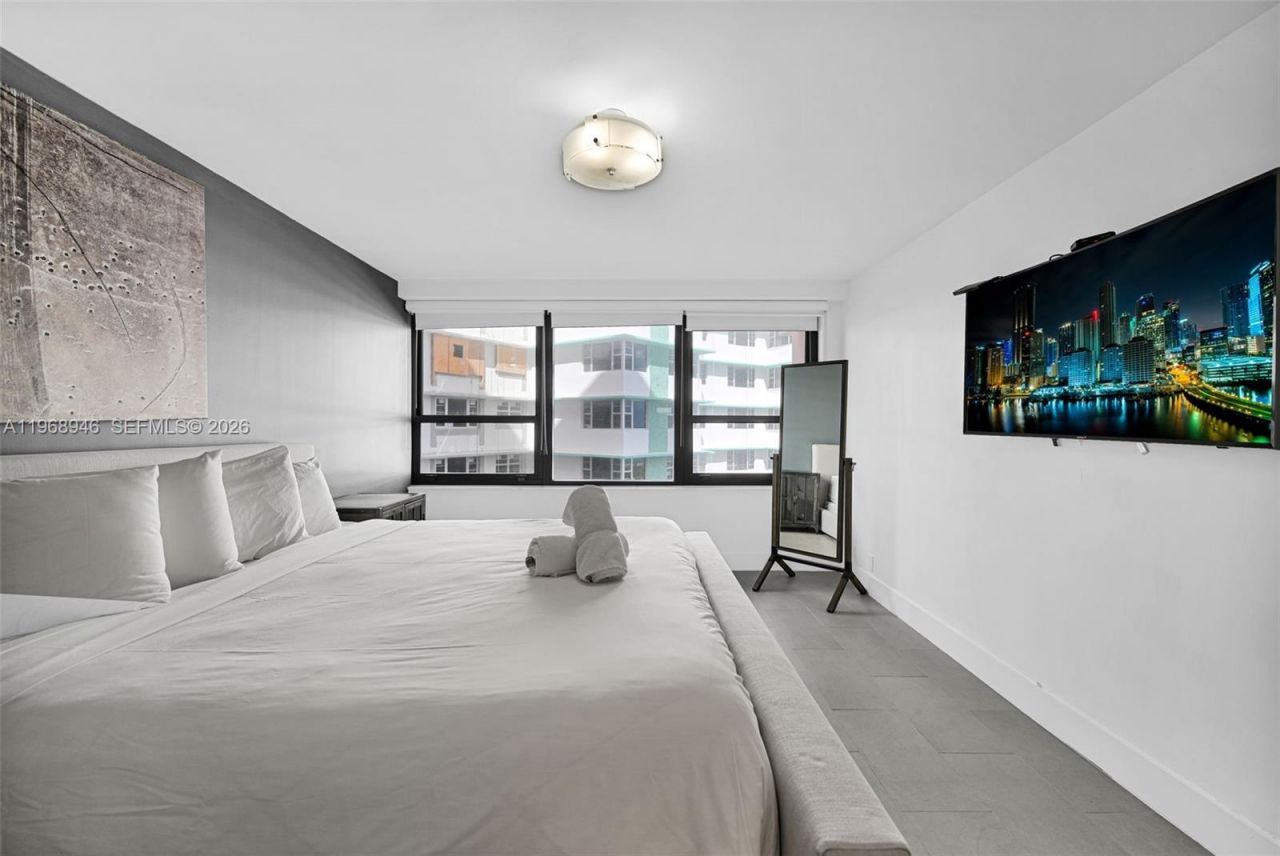 5225 Collins Ave, Unit 714, Miami Beach, FL 33140 Photo