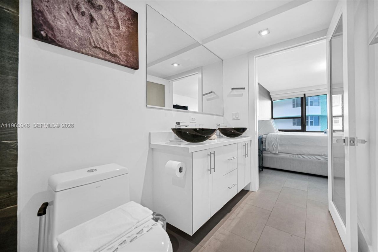 5225 Collins Ave, Unit 714, Miami Beach, FL 33140 Photo