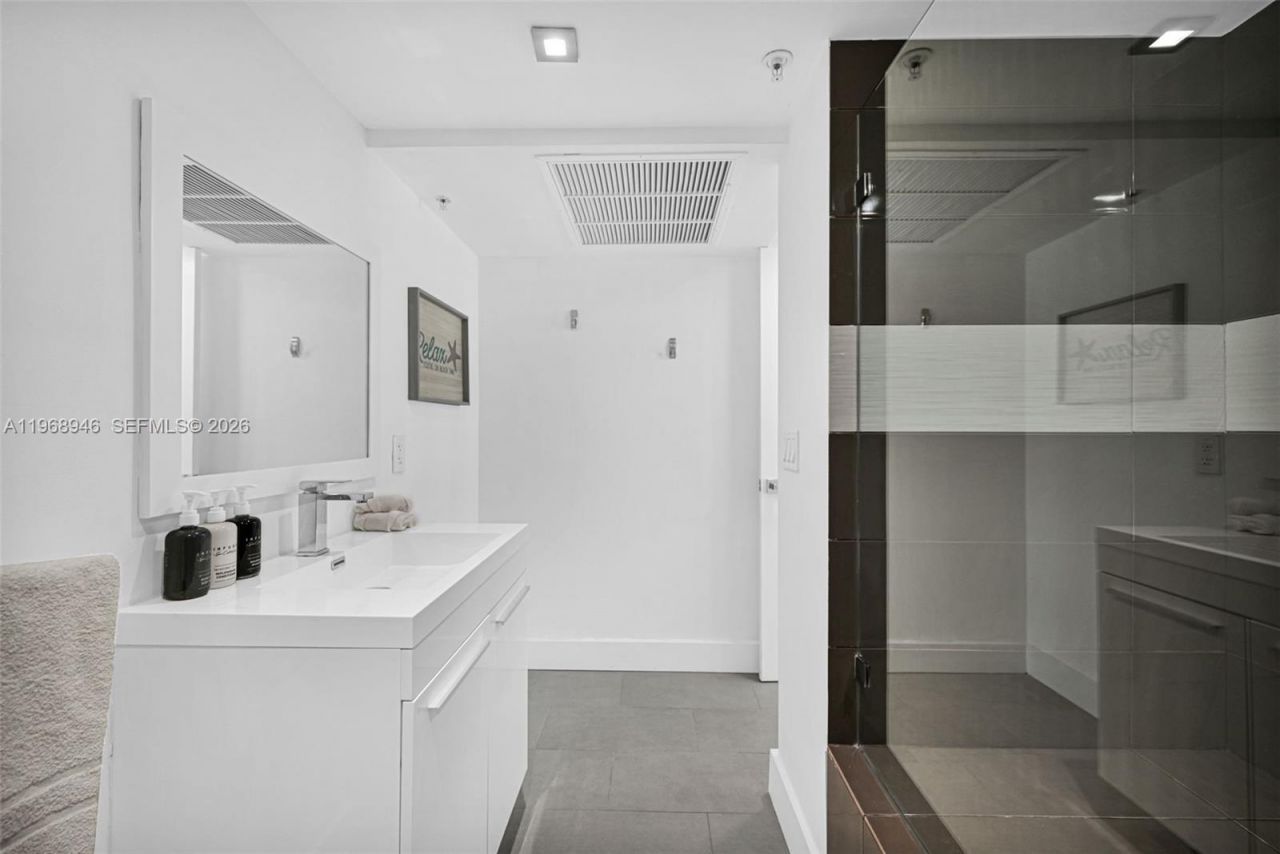 5225 Collins Ave, Unit 714, Miami Beach, FL 33140 Photo