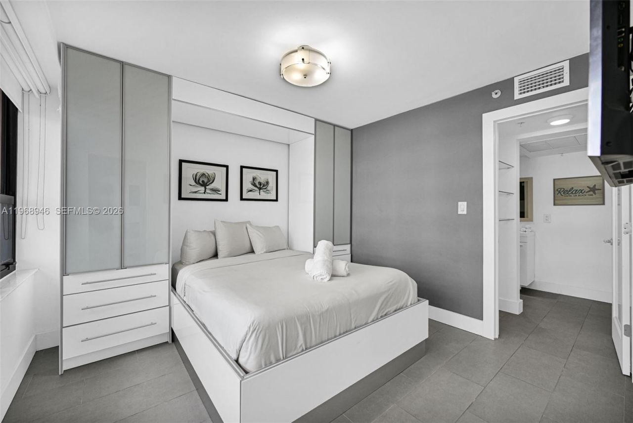 5225 Collins Ave, Unit 714, Miami Beach, FL 33140 Photo