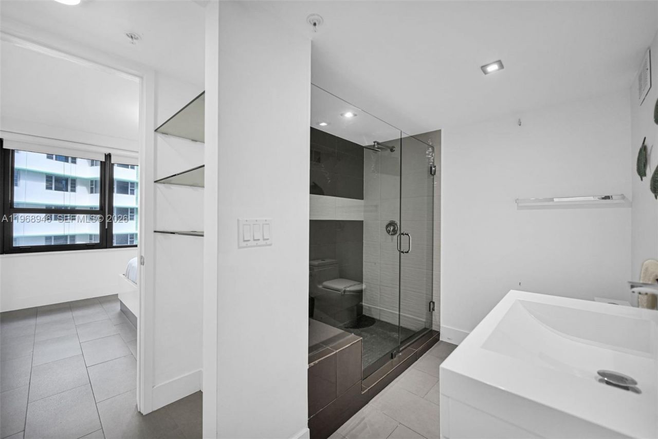 5225 Collins Ave, Unit 714, Miami Beach, FL 33140 Photo