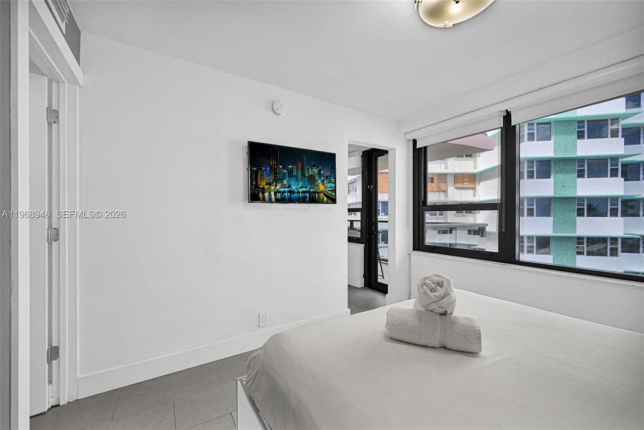 5225 Collins Ave, Unit 714, Miami Beach, FL 33140 Photo