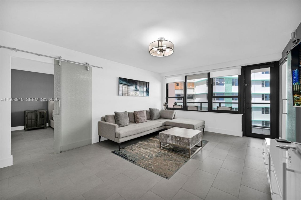 5225 Collins Ave, Unit 714, Miami Beach, FL 33140 Photo