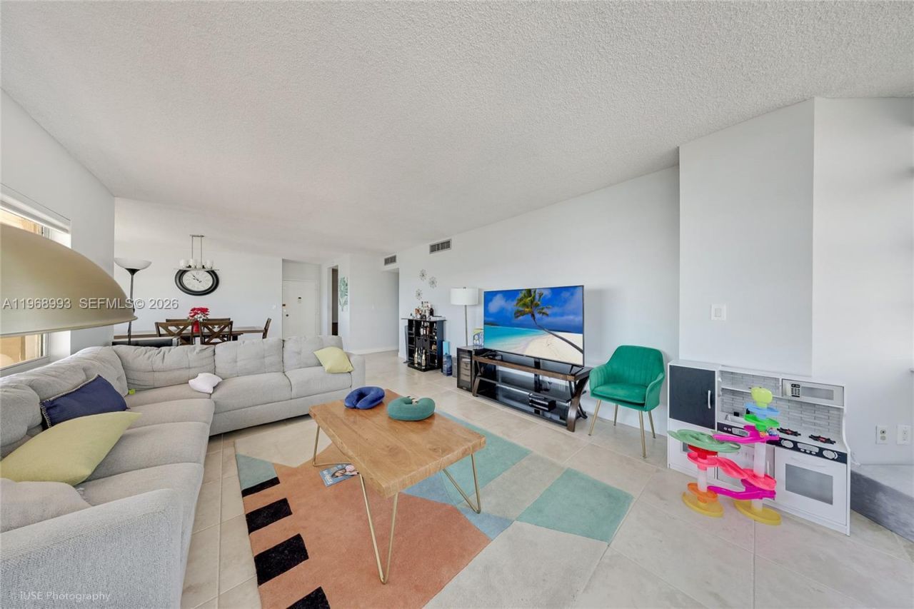 1980 S Ocean Dr, Unit 5F, Hallandale Beach, FL 33009 Photo