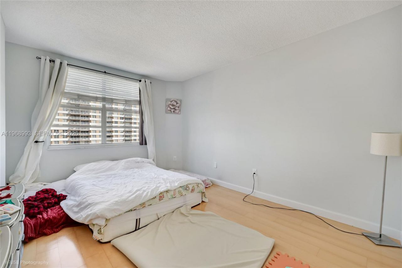 1980 S Ocean Dr, Unit 5F, Hallandale Beach, FL 33009 Photo