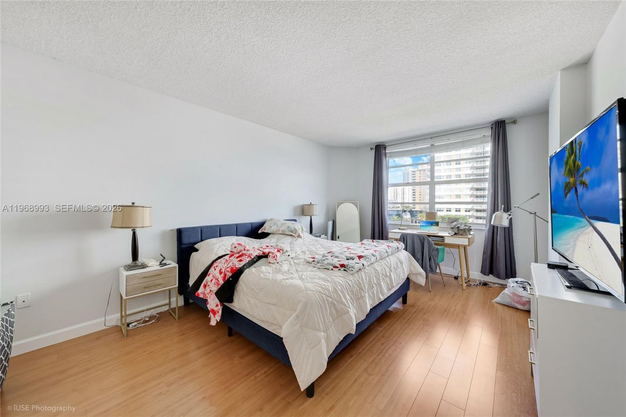 1980 S Ocean Dr, Unit 5F, Hallandale Beach, FL 33009 Photo