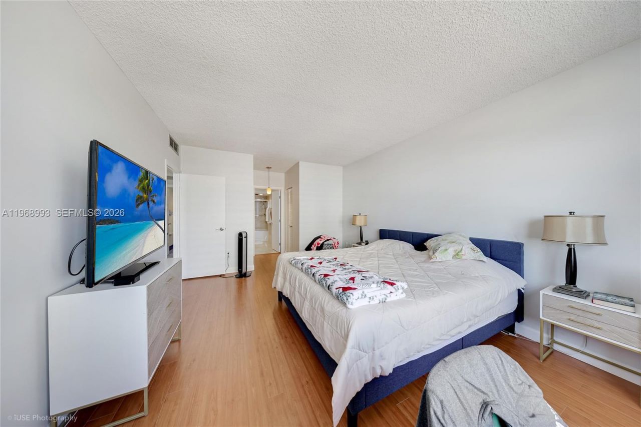 1980 S Ocean Dr, Unit 5F, Hallandale Beach, FL 33009 Photo