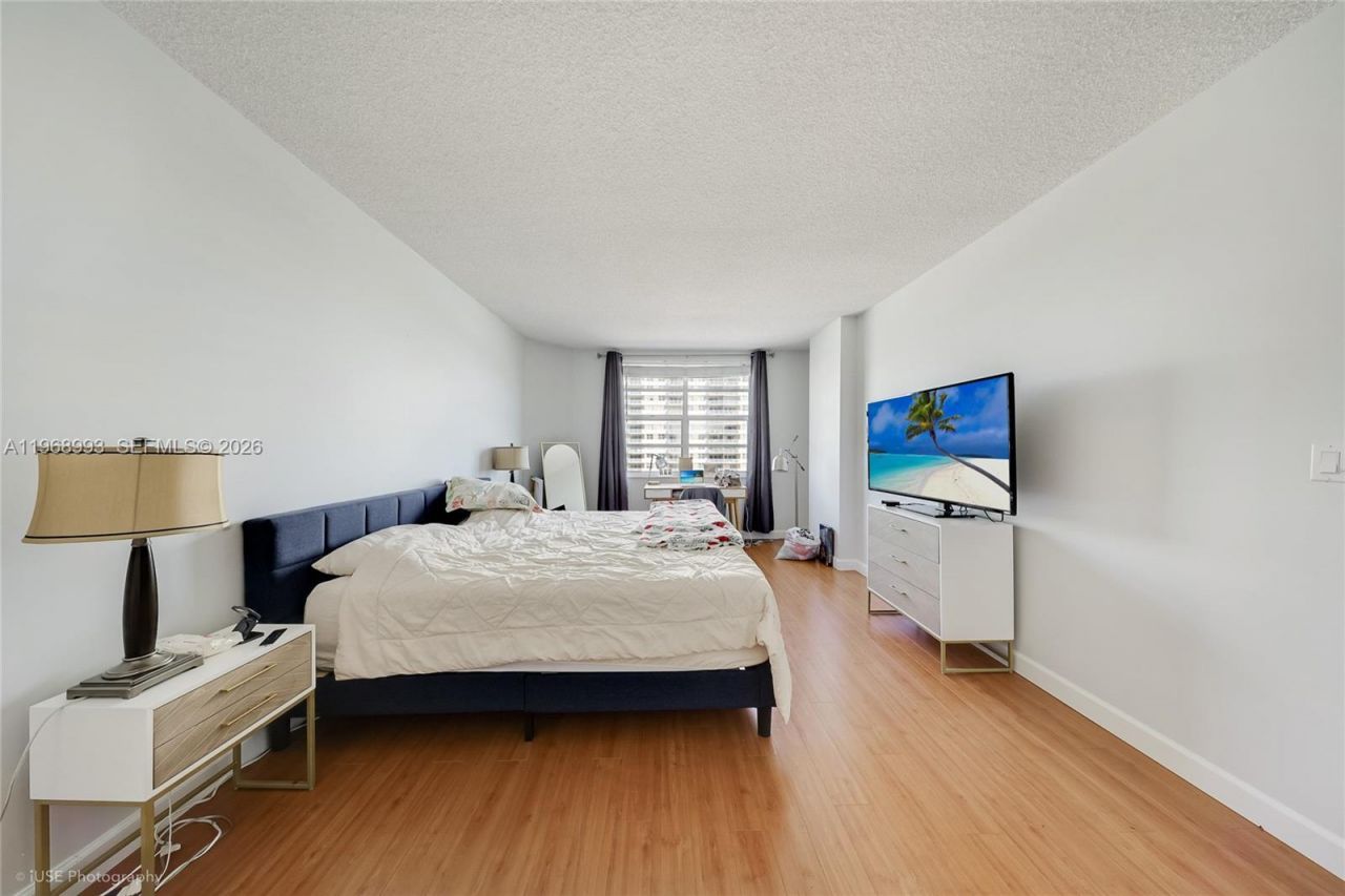 1980 S Ocean Dr, Unit 5F, Hallandale Beach, FL 33009 Photo