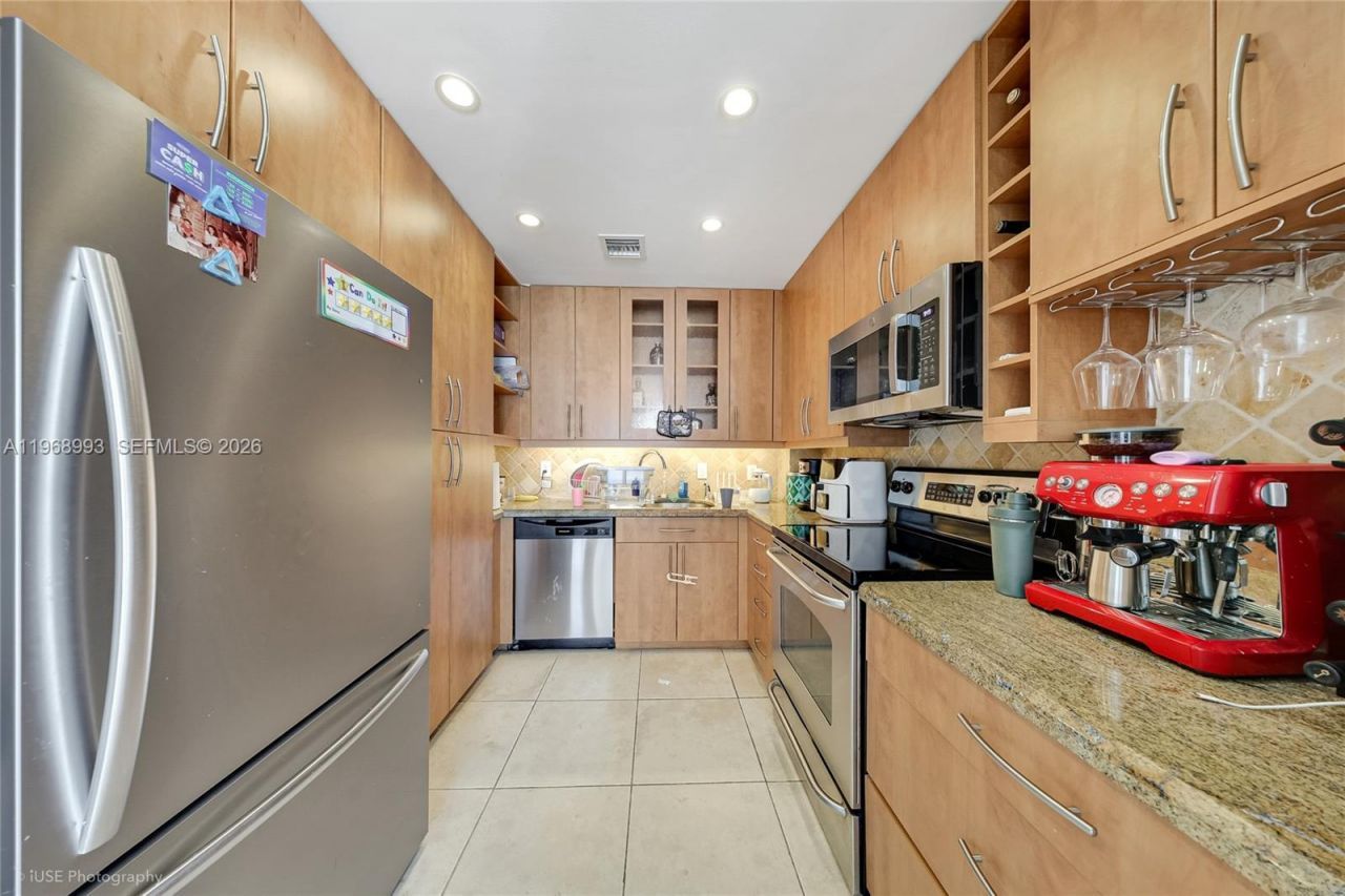 1980 S Ocean Dr, Unit 5F, Hallandale Beach, FL 33009 Photo