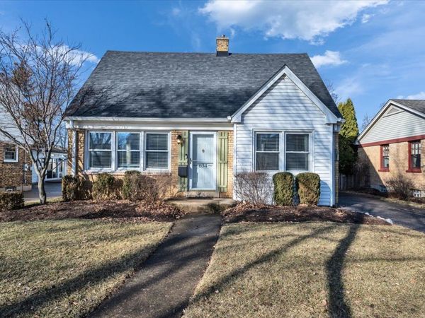 634 N Dryden Avenue, Arlington Heights, IL 60004