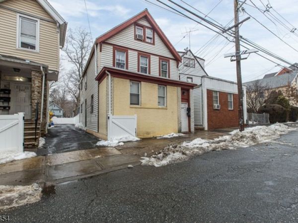 527 Valley St, Orange, NJ 07050