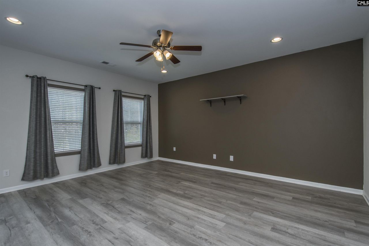 75 Apple Tree Court  Photo 5