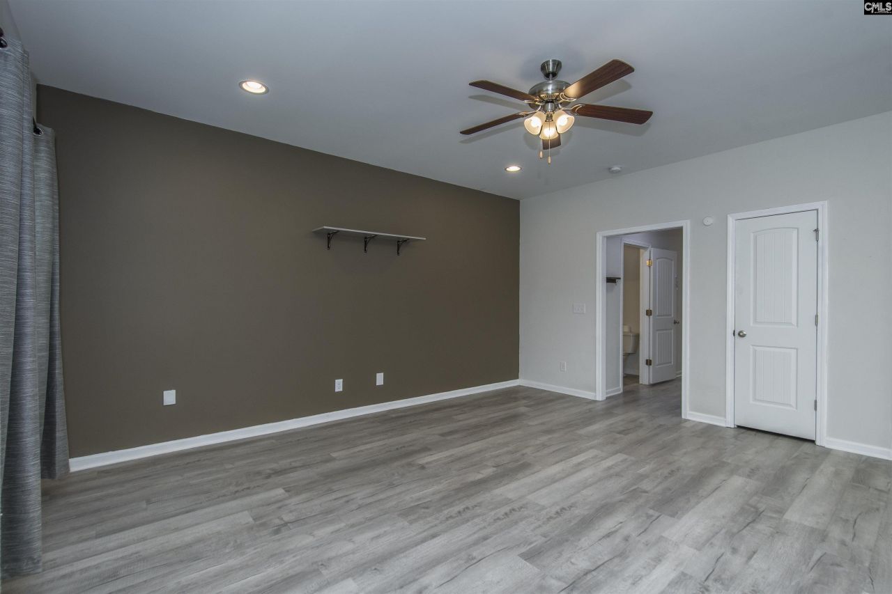 75 Apple Tree Court  Photo 6