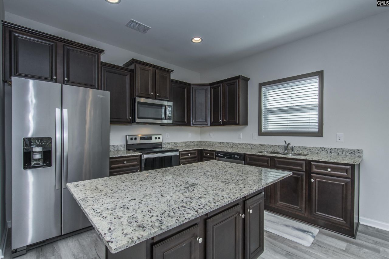 75 Apple Tree Court  Photo 8