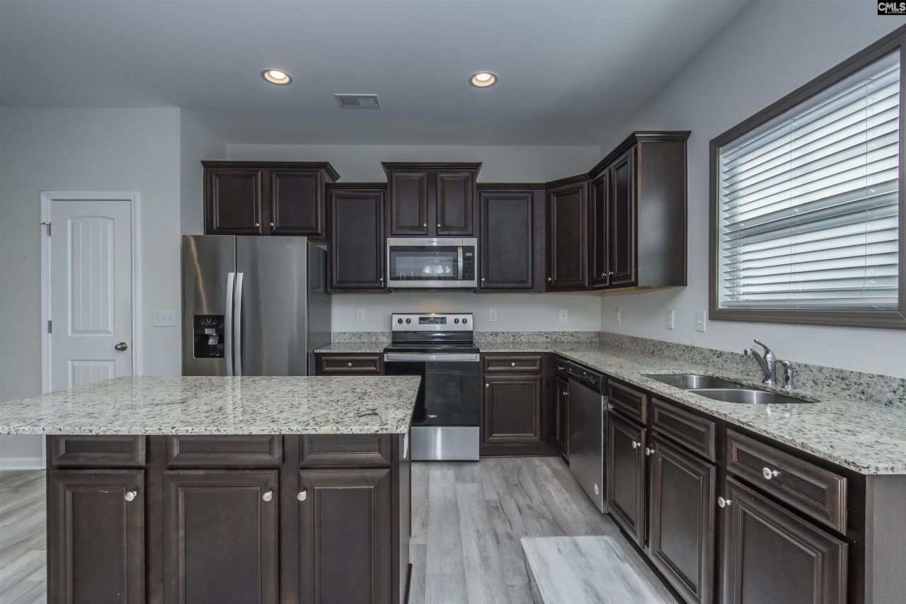 75 Apple Tree Court  Photo 9