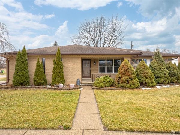 35721 Hilton Drive, Clinton Twp, MI 48035