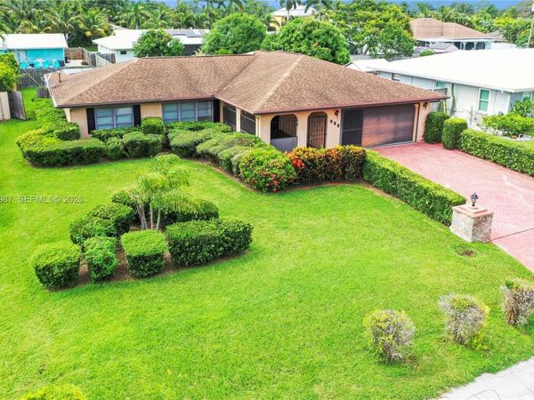 525 SE Brookside Ter , Port St. Lucie, FL 34983