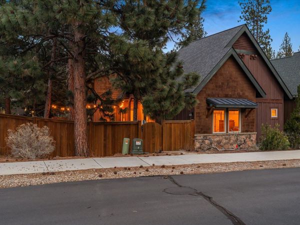 714 S Wrangler Court, Sisters, OR 97759