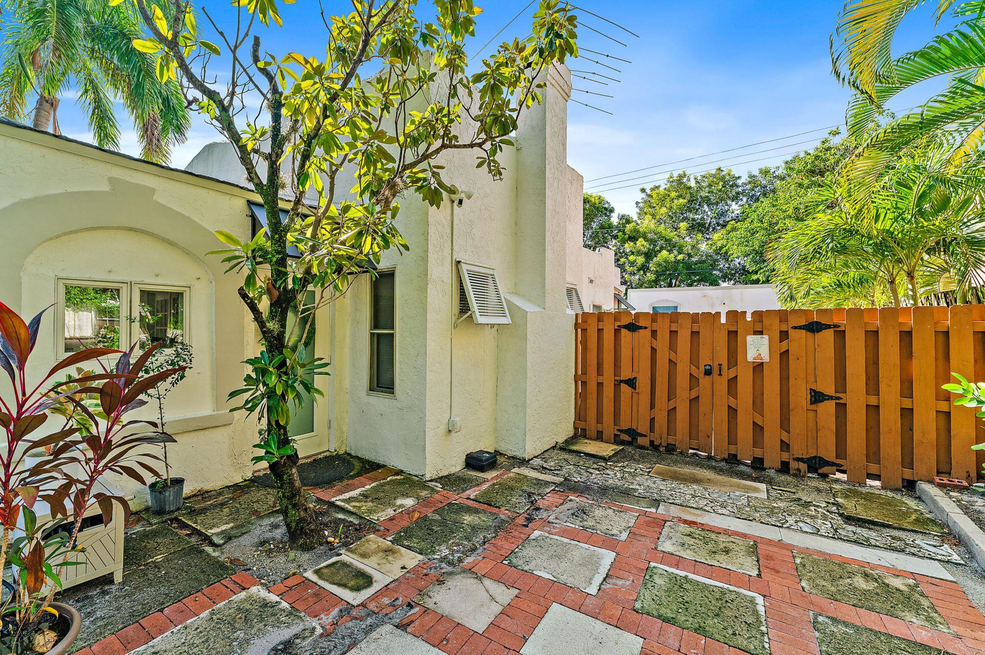 614 Avon Road, West Palm Beach, FL 33401 Photo