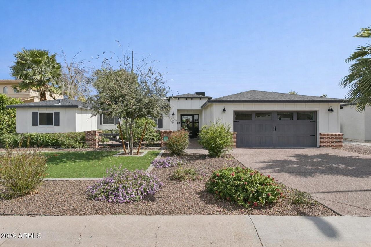 3021 N 47th Place, Phoenix, AZ 85018 Main Photo