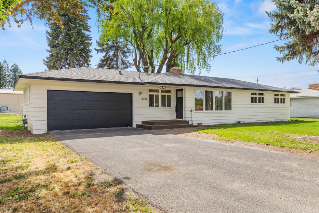3939 Hope Street, Klamath Falls, OR 97603 Main Photo