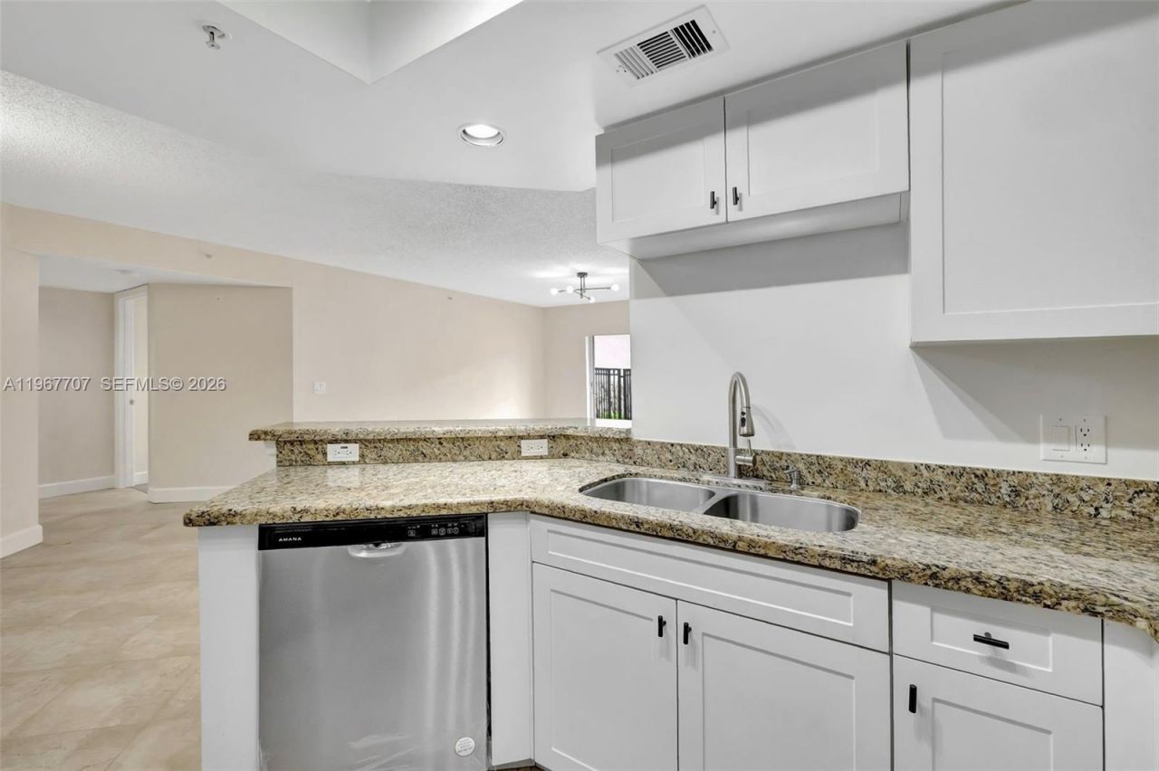 2009 SE 10th Ave , Unit 302, Fort Lauderdale, FL 33316 Photo