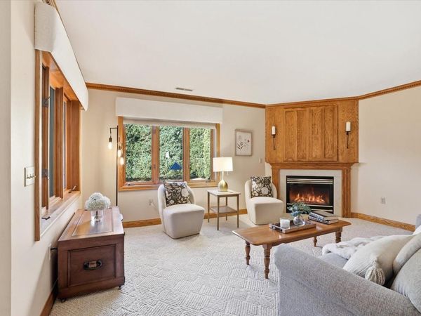 465 Hartford SQUARE, Unit 1, Hartford, WI 53027