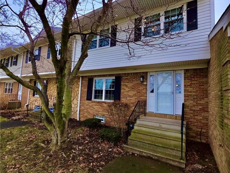 2046 Beechtree Drive, Unit 76, Uniontown, OH 44685 Photo 2