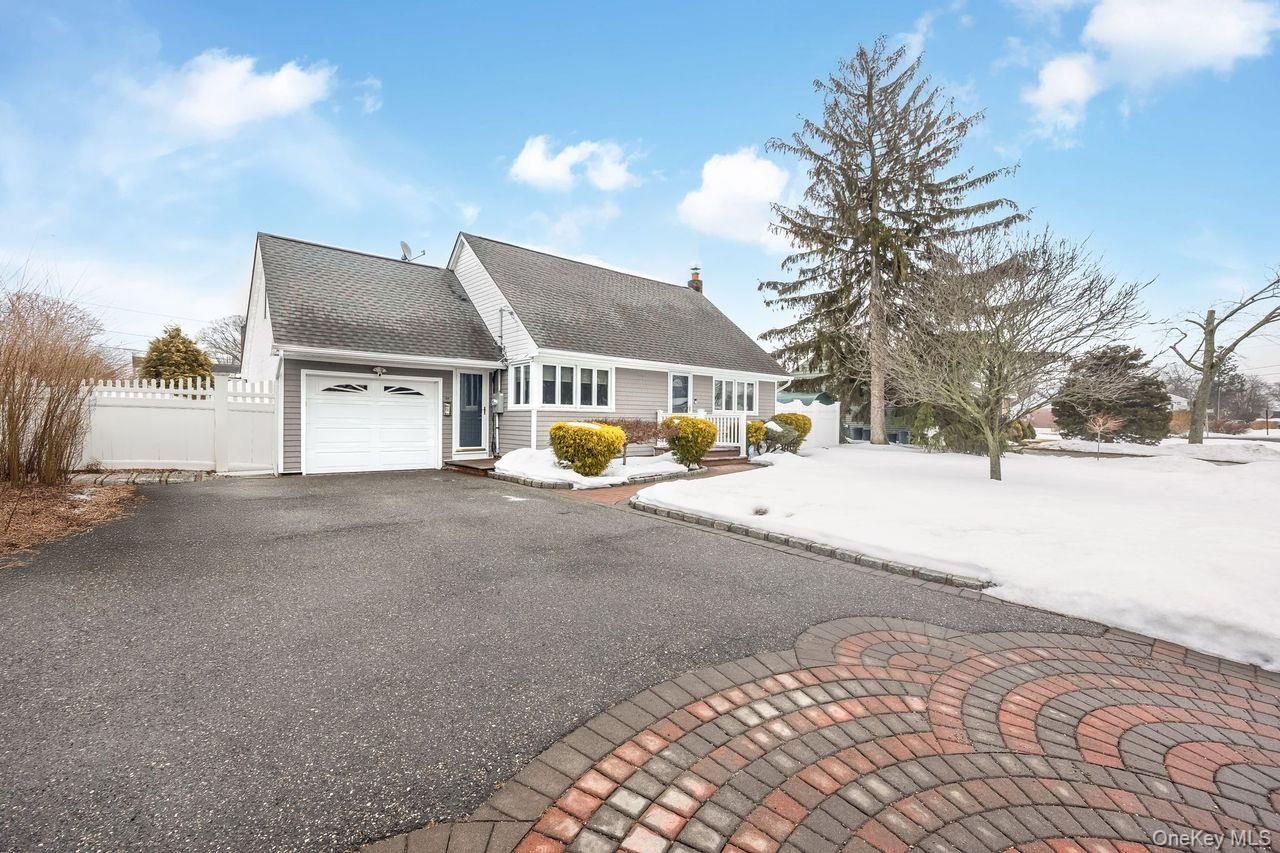 17 Willis Avenue, Ronkonkoma, NY 11779 Main Photo