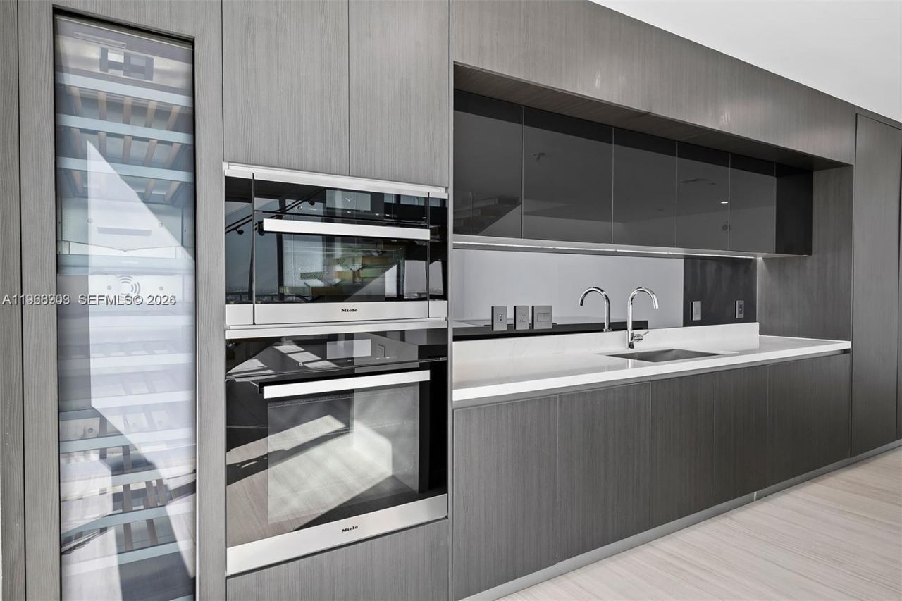 851 NE 1st Ave , Unit 5001, Miami, FL 33132 Photo