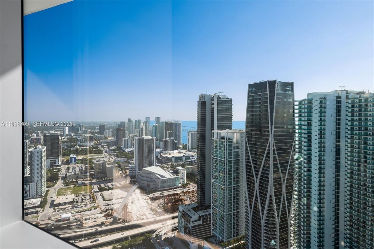 851 NE 1st Ave , Unit 5001, Miami, FL 33132 Photo