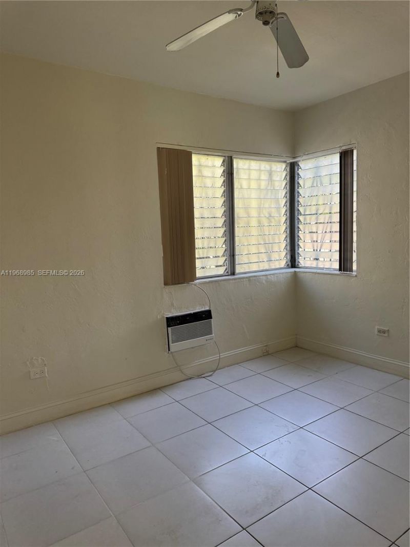 480 NE 127th St , North Miami, FL 33161 Photo