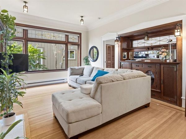 1392 Rockland Ave , Unit 102, Victoria, BC V8S 1V8