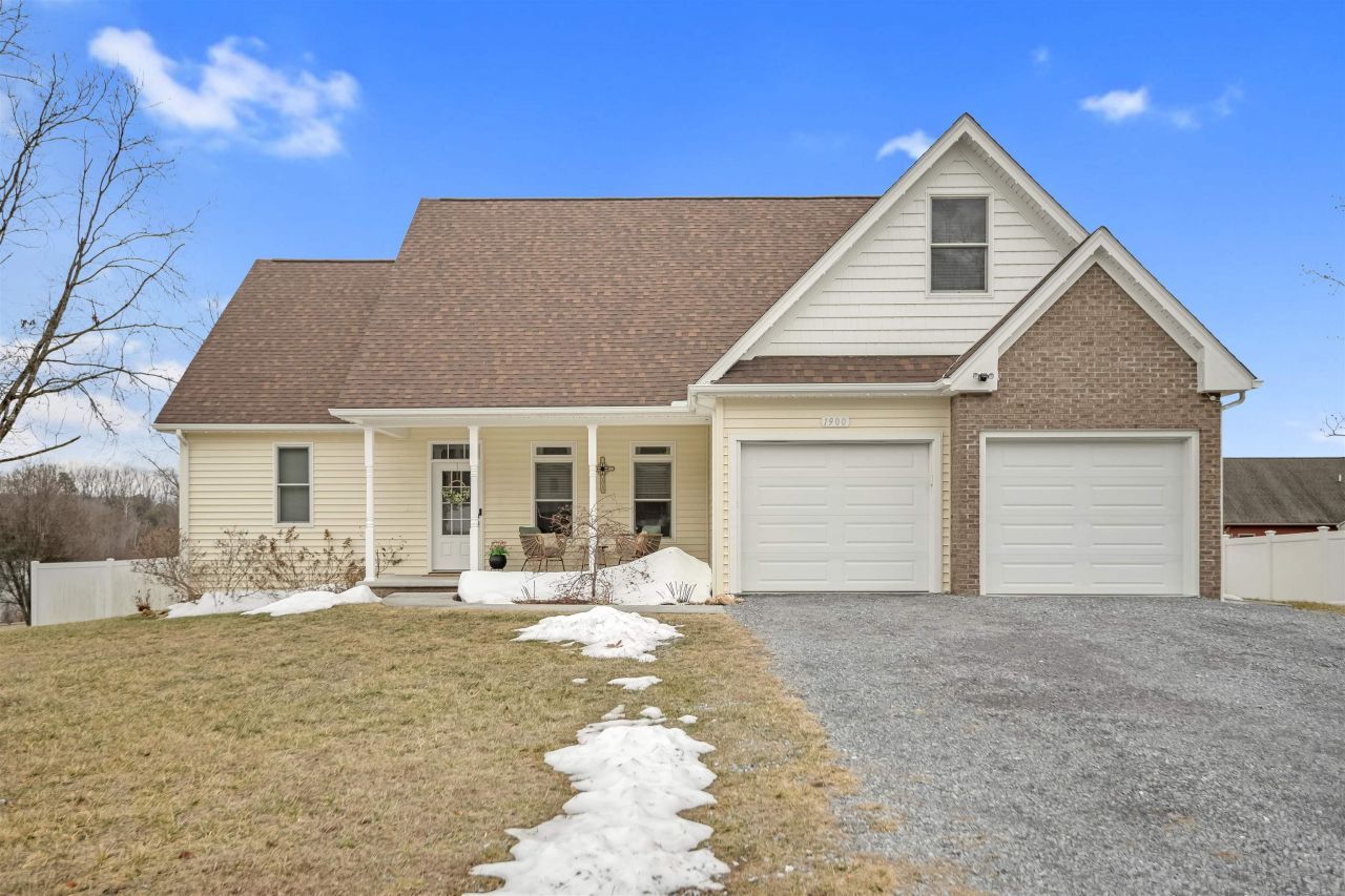 1900 W Saw Mill Ct, Mcgaheysville, VA 22840 Main Photo