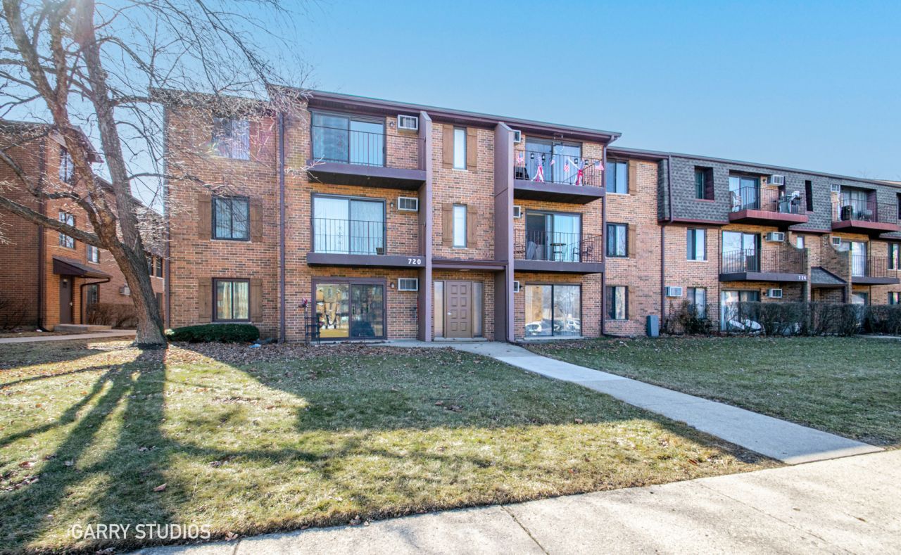 720 N Briar Hill Lane, Unit 5, Addison, IL 60101 Main Photo