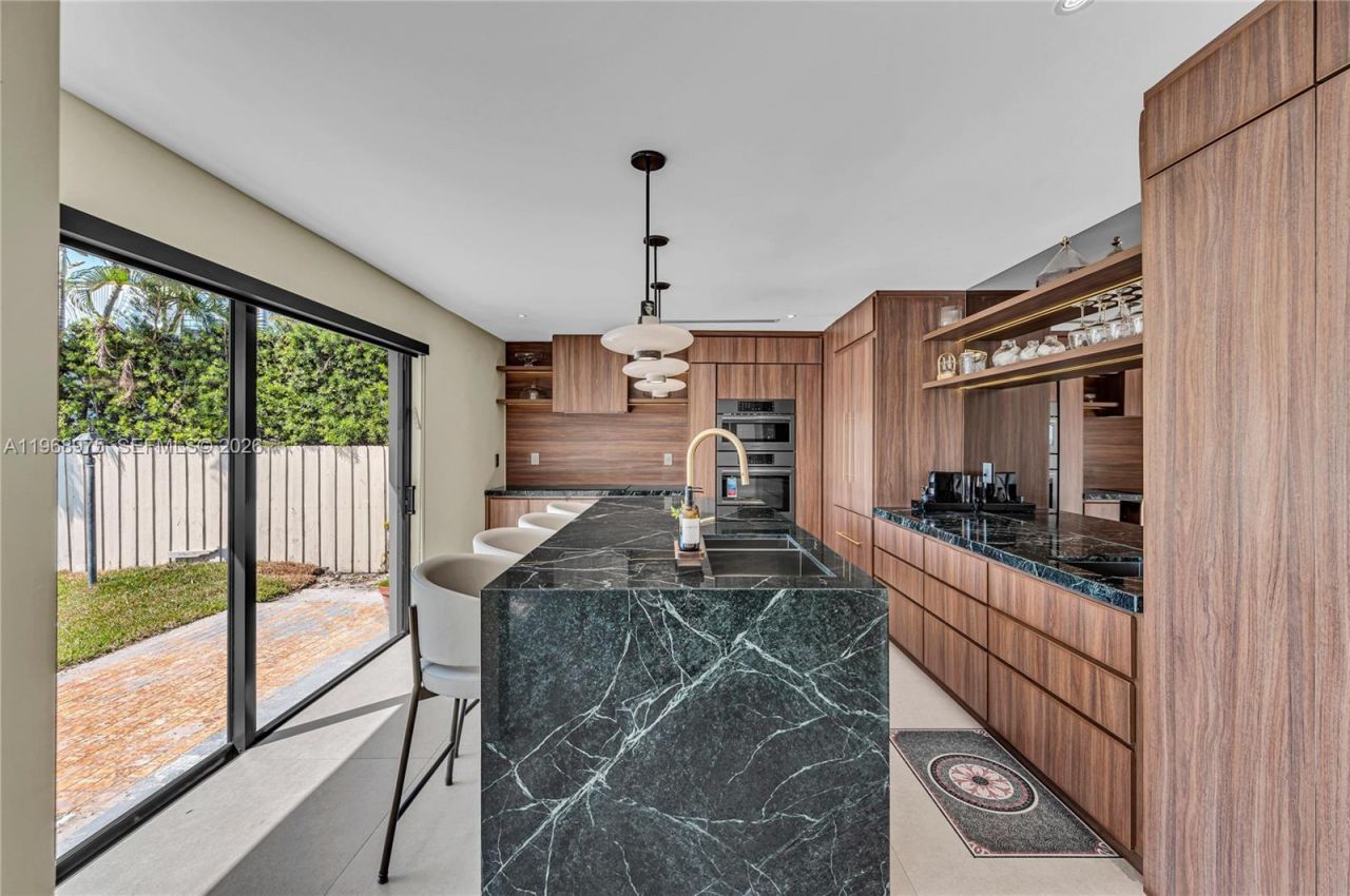 1170 S Biscayne Point Rd , Unit N/A, Miami Beach, FL 33141 Photo